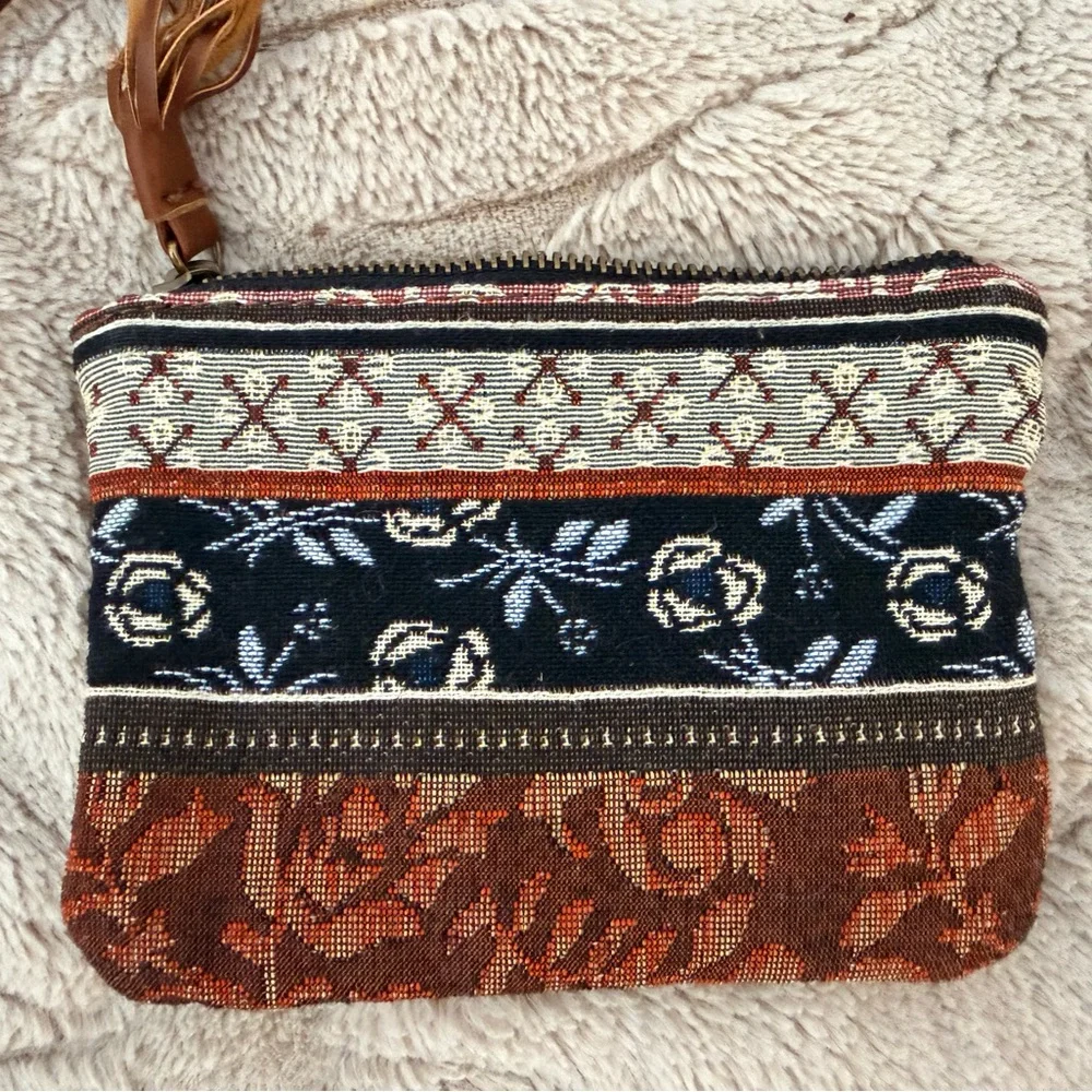 Altar’d State Coin purse mini clutch holds small Items so cute 🥰 floral stitched